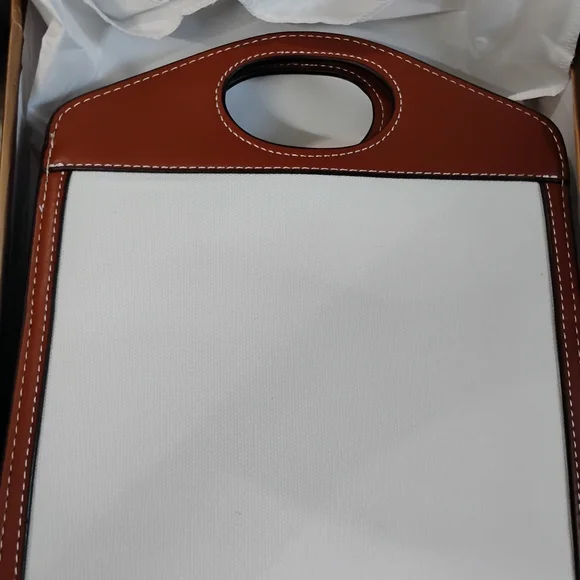 Burberry Tan and White Tote Bag - Picture 2 of 5